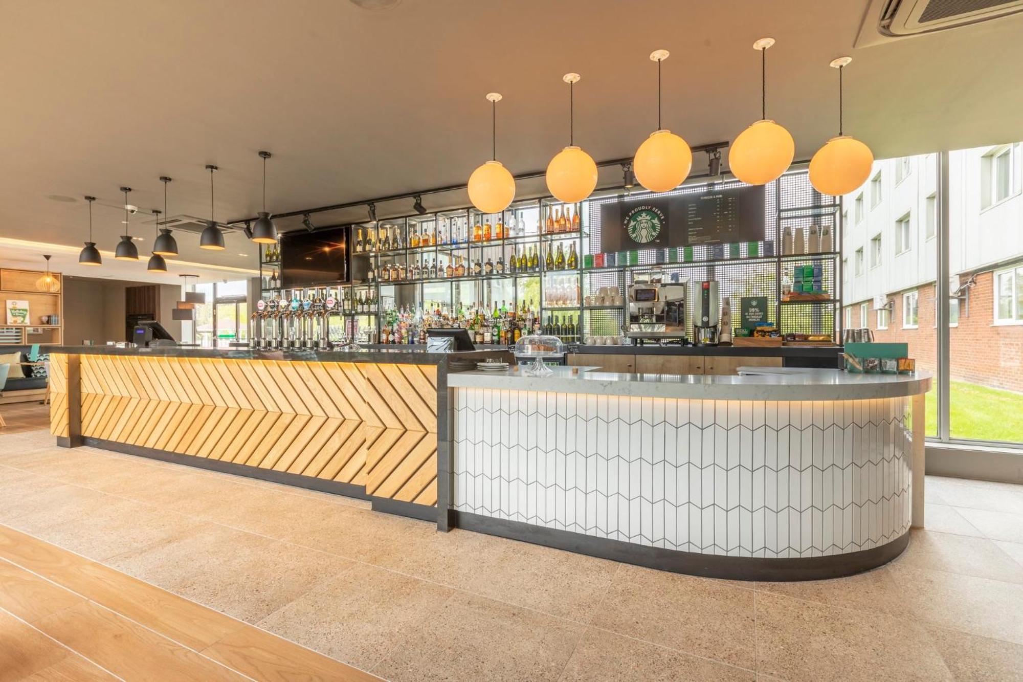 Holiday Inn Basildon By Ihg מראה חיצוני תמונה