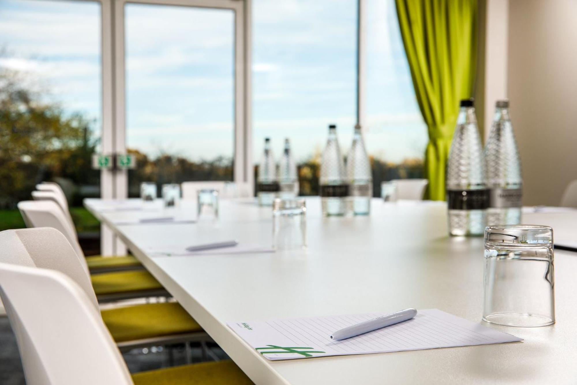 Holiday Inn Basildon By Ihg מראה חיצוני תמונה