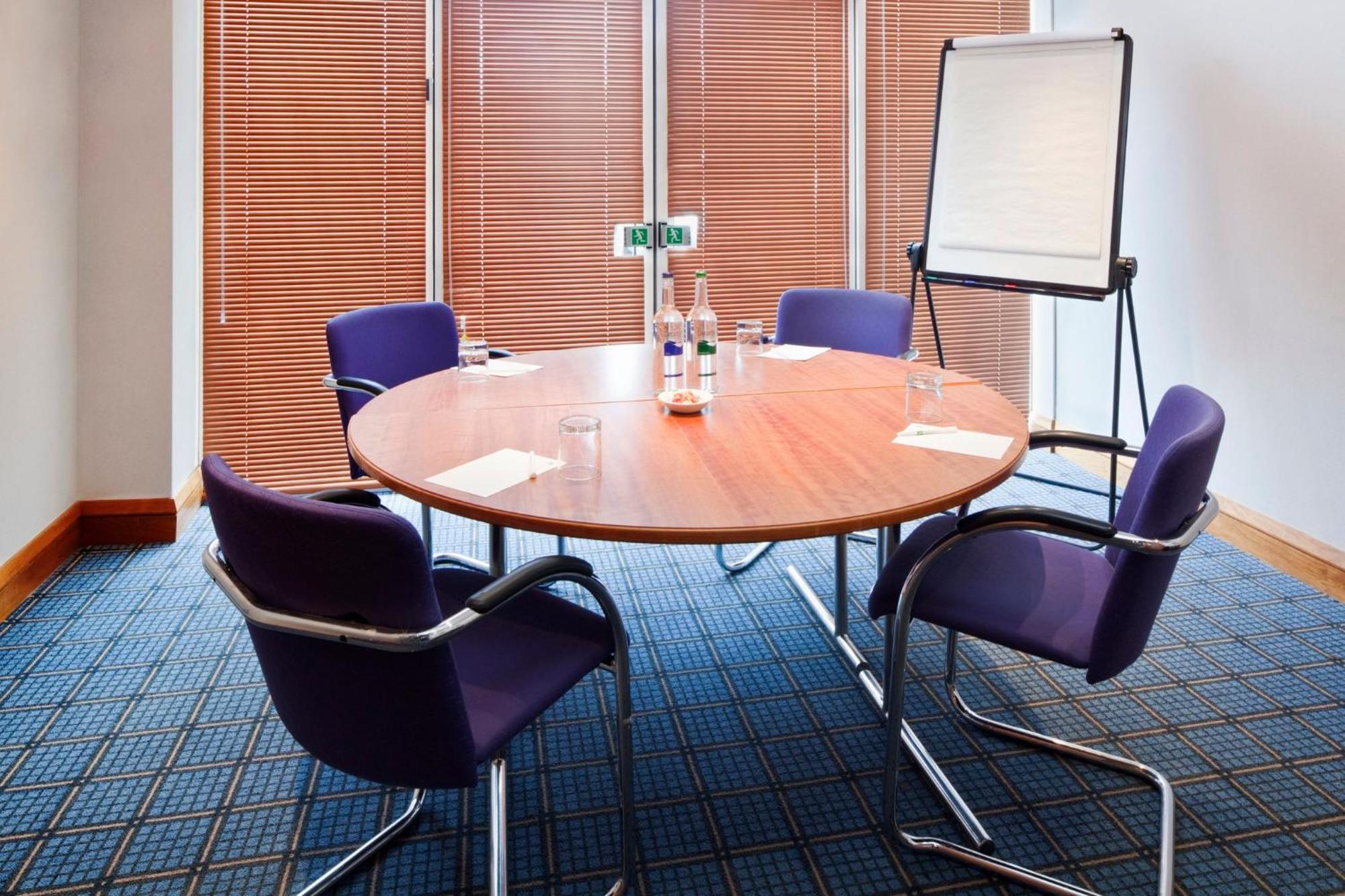 Holiday Inn Basildon By Ihg מראה חיצוני תמונה