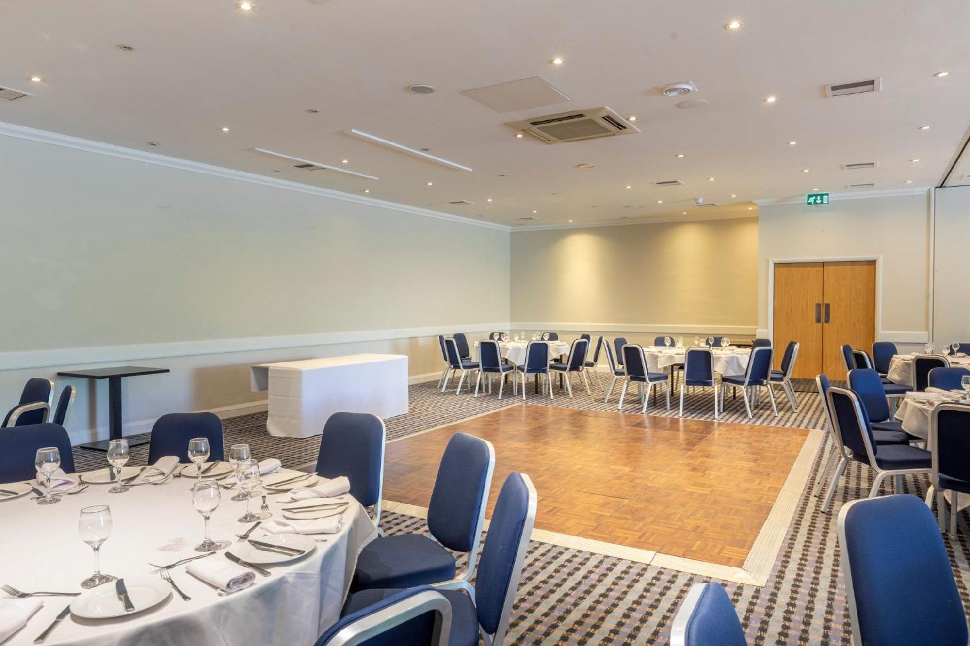 Holiday Inn Basildon By Ihg מראה חיצוני תמונה