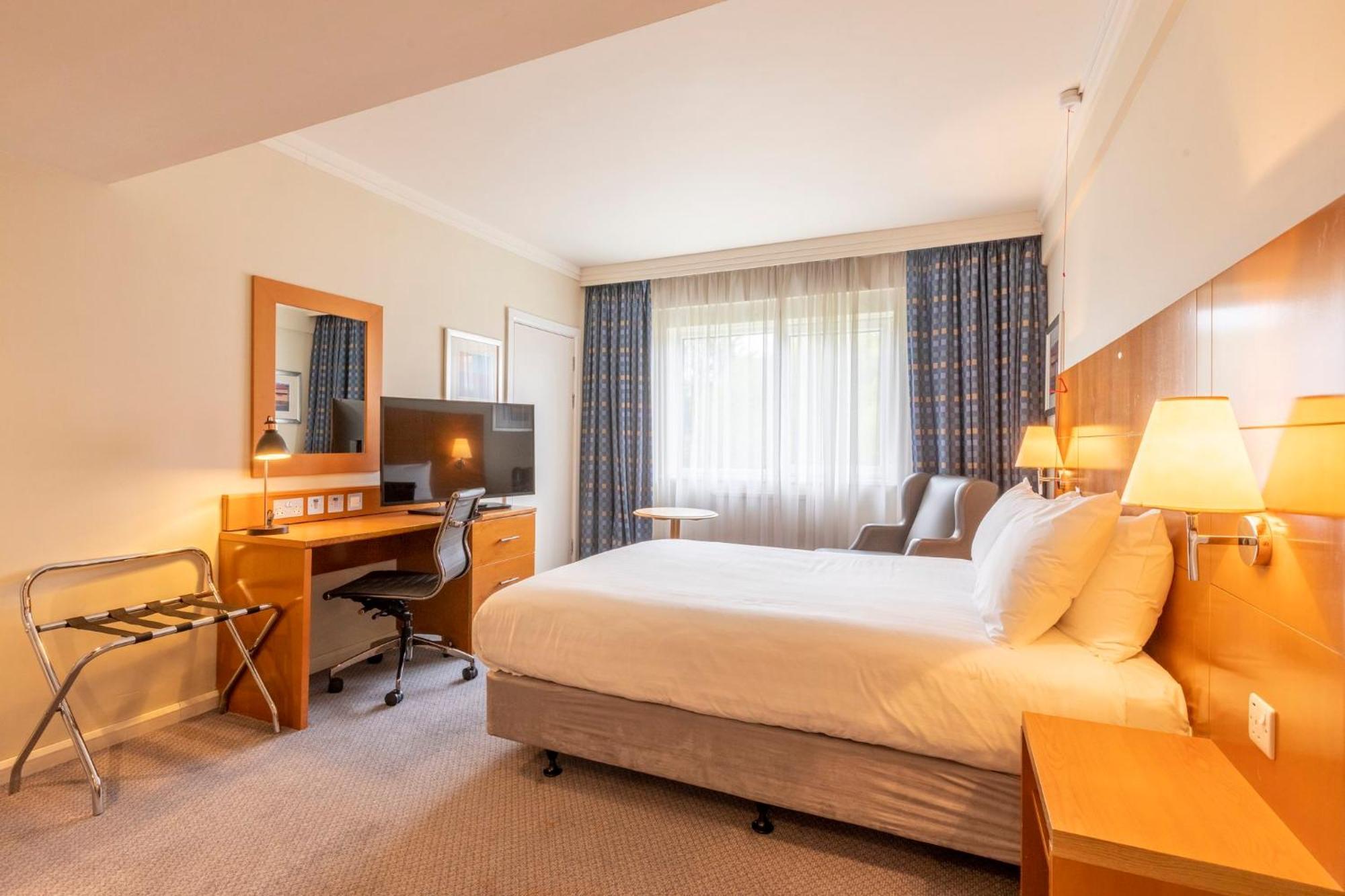 Holiday Inn Basildon By Ihg מראה חיצוני תמונה