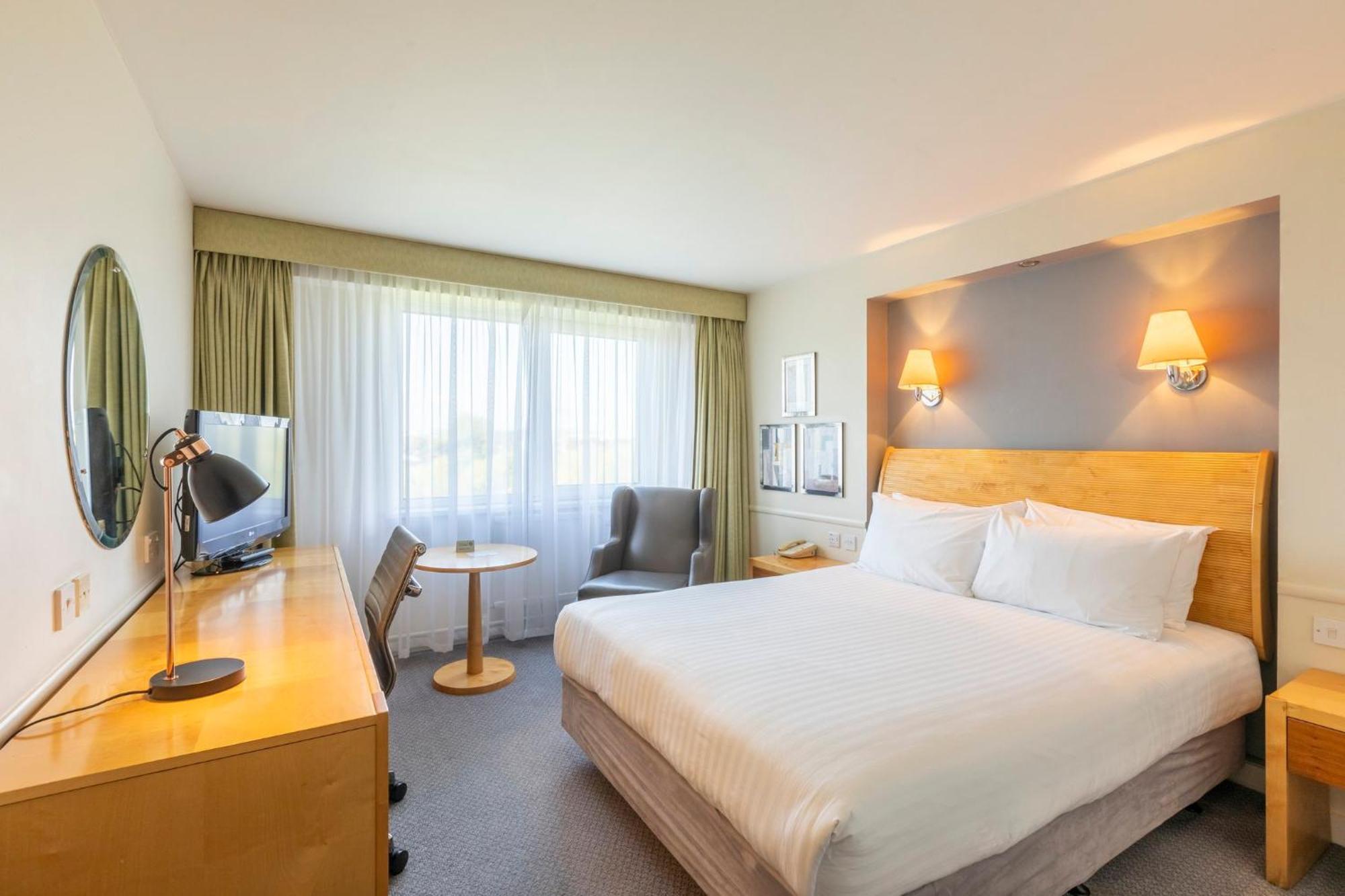 Holiday Inn Basildon By Ihg מראה חיצוני תמונה